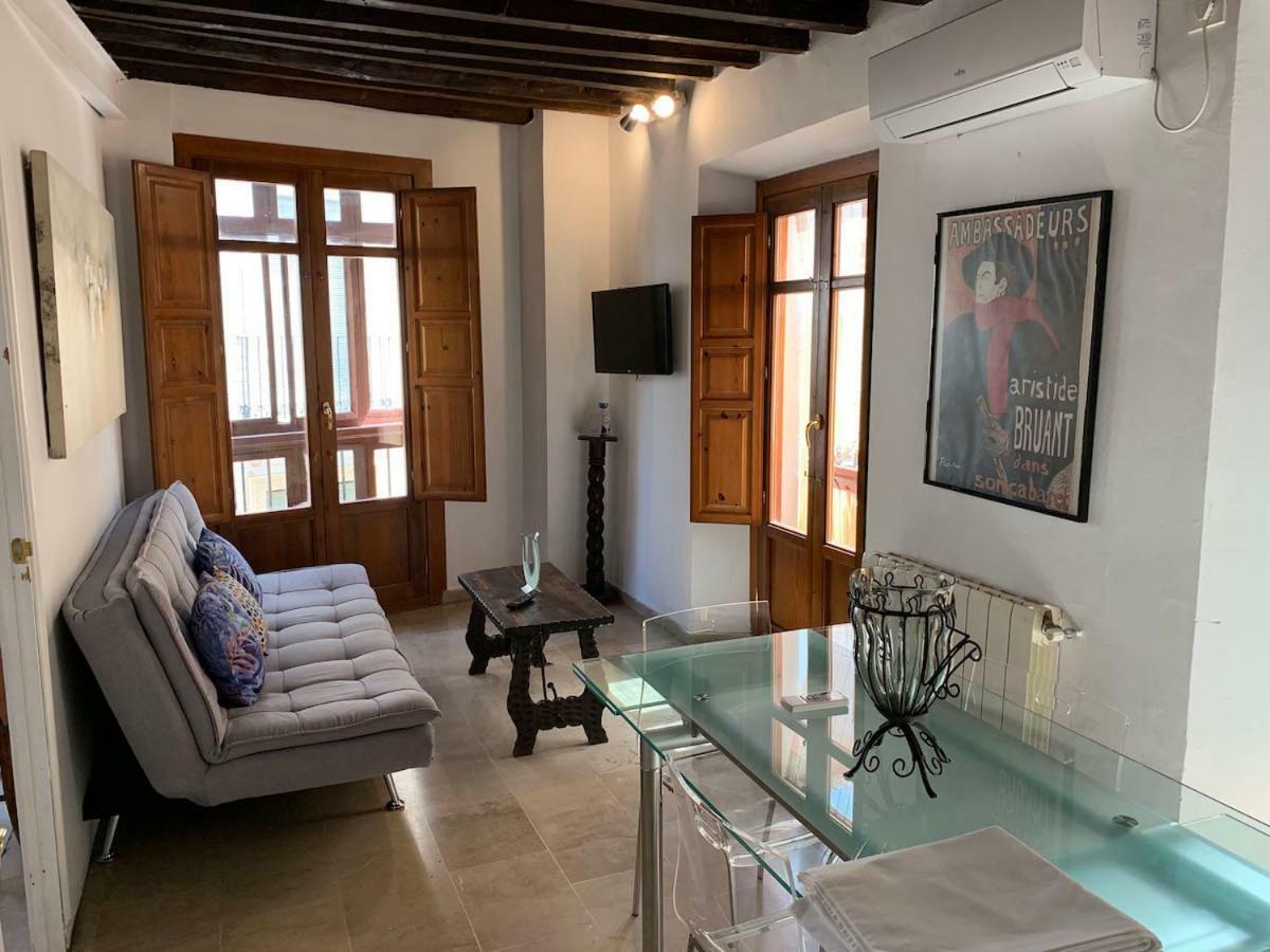 Charming Apartments De Gomerez Гранада Екстер'єр фото